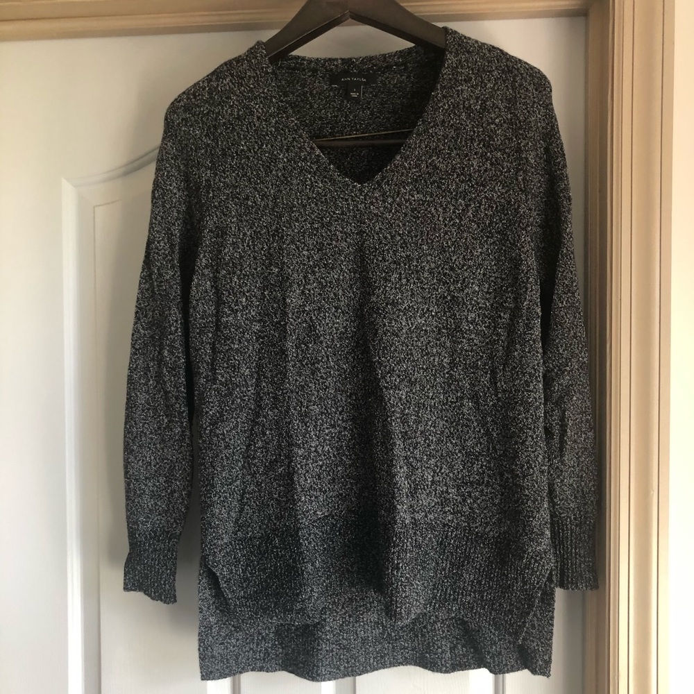 Women’s oversized v neck sweater, black and white